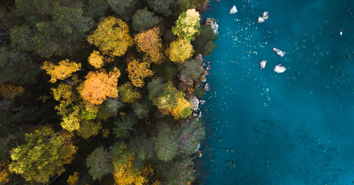 volo su acqua con drone