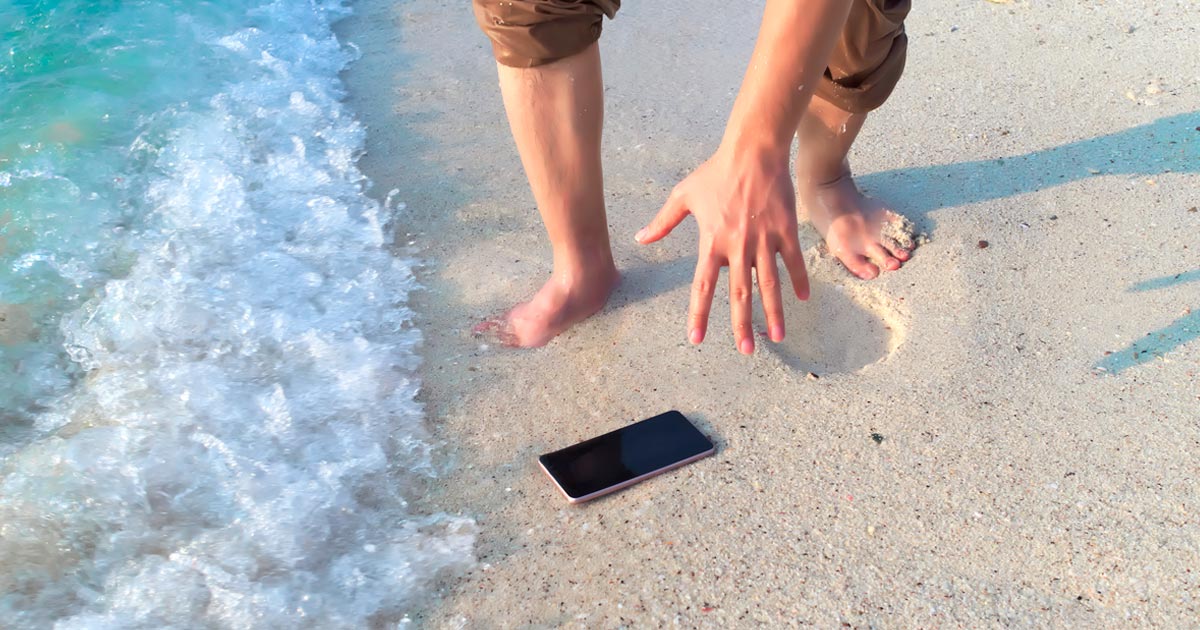 proteggere lo smartphone in spiaggia